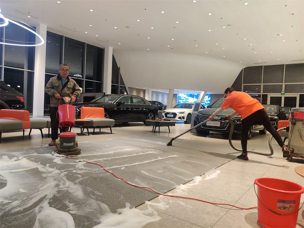 汽车专营店保洁.jpg
